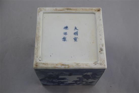 A Chinese blue and white square food container, Xuande mark, late 19th / early 20th century, 16.5cm